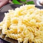 طريقة عمل المكرونة المسلوقة بالزبدة