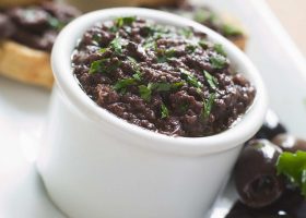 طريقة عمل معجون الزيتون