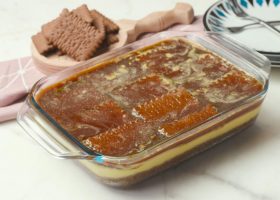 طريقة عمل حلى السميد المحمص بالبسكويت