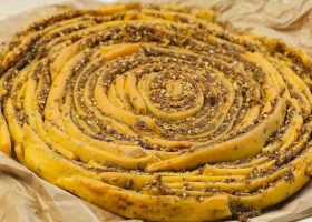 طريقة عمل خبز الزعتر رول