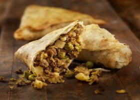 طريقة عمل سمبوسة باللحم والبازلاء