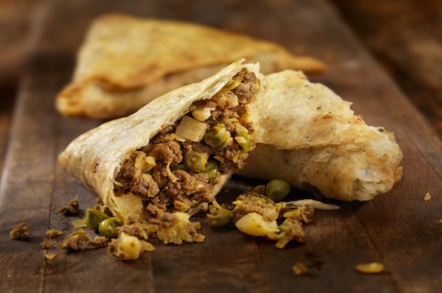 طريقة عمل سمبوسة باللحم والبازلاء