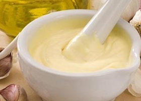 طريقة عمل صوص الثوم بالبطاطس