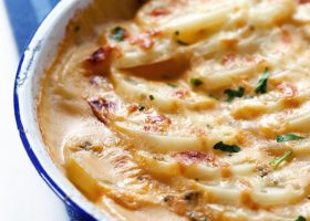 طريقة عمل بطاطس جراتين مع البصل بالكراميل