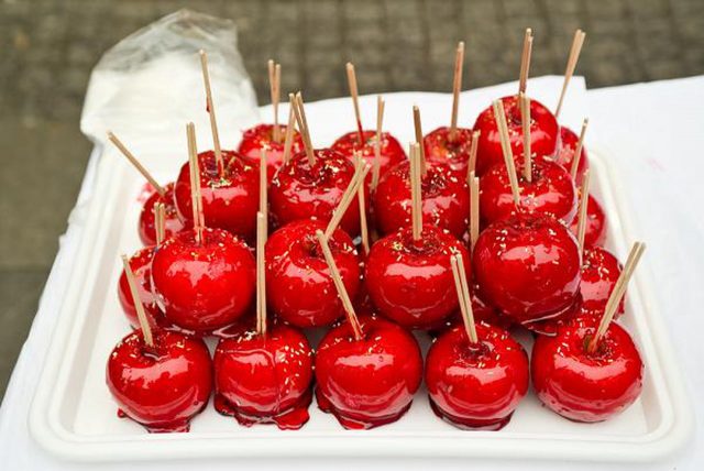 طريقة عمل التفاح بالكراميل