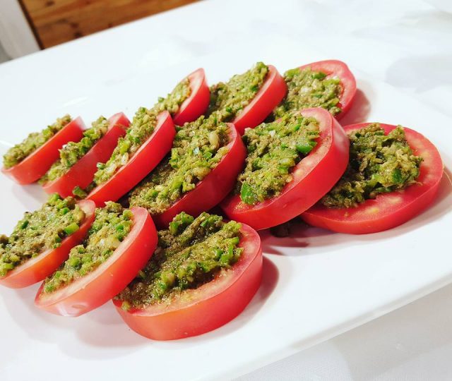 طريقة عمل طماطم مخللة