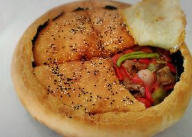 طريقة عمل طاجن لحم تركي بالعجين