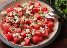 طريقة عمل سلطة الجبن بالبطيخ