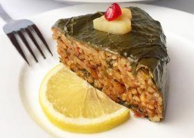 طريقة عمل صينية ورق عنب بالخلطة