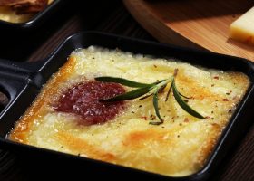 طريقة عمل بطاطس بيوريه بالجبن الفيتا