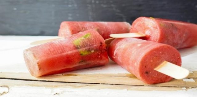 طريقة عمل مثلجات البطيخ وعصير الليمون