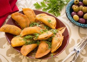 طريقة عمل قطايف اللحم المفروم