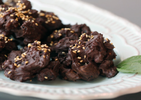 طريقة عمل حلى التمر البارد بالشكولاتة