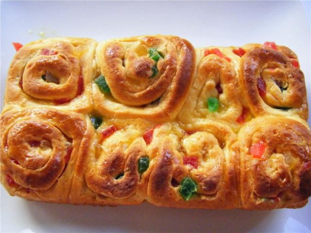 طريقة عمل فطائر حلوة بالزبيب والفواكه المجففة