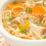 طريقة عمل نودلز الدجاج بالخضروات