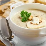 طريقة عمل شوربة الشوفان والمشروم بالكريمة