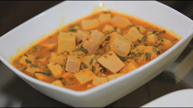 طريقة عمل قلقاس بصلصة الطماطم