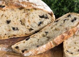 طريقة عمل خبز الزيتون