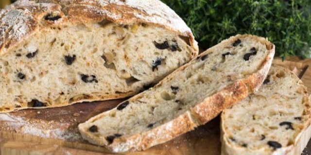طريقة عمل خبز الزيتون