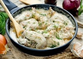 طريقة عمل دجاج بالزبدة والكريمة