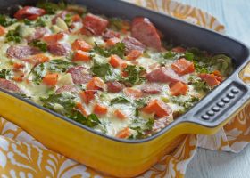 طريقة عمل صينية النقانق بالجبن