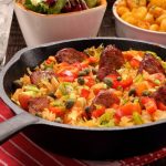 طريقة عمل أرز بالسجق والخضروات