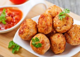 طريقة عمل كفتة الدجاج المحشية بالجبنة