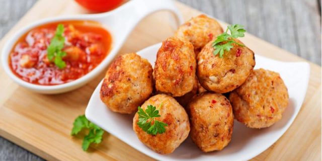 طريقة عمل كفتة الدجاج المحشية بالجبنة