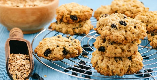 طريقة عمل بسكويت البرتقال والشوفان والزبيب