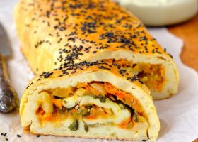 طريقة عمل سويسرول البطاطس بالسبانخ والجبن