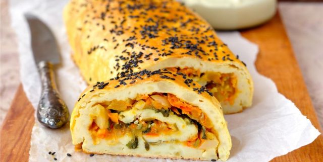 طريقة عمل سويسرول البطاطس بالسبانخ والجبن