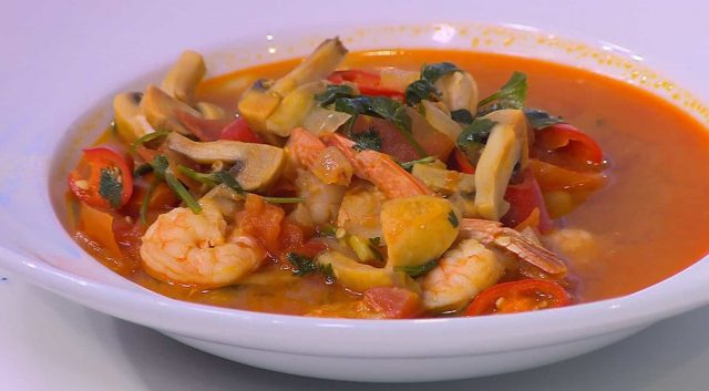 طريقة عمل جمبري بالصلصة الحمراء والخضار