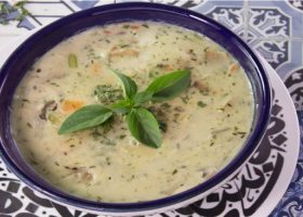 طريقة عمل شوربة لسان عصفور بالكريمة