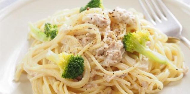 طريقة عمل مكرونة بالتونة والكريمة