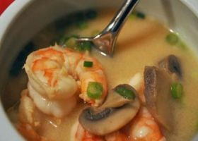 طريقة عمل شوربة الجمبري والمشروم