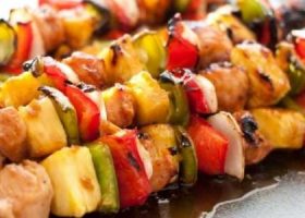 طريقة عمل شيش طاووق بالعسل والثوم