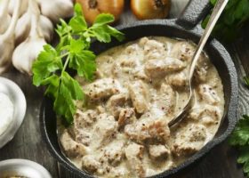 طريقة عمل كباب حلة بالصوص الأبيض