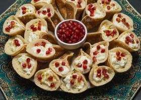 طريقة عمل قطايف بالرمان