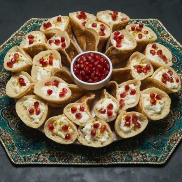 طريقة عمل قطايف بالرمان