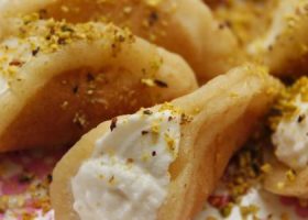 طريقة عمل قطايف بالمانجو