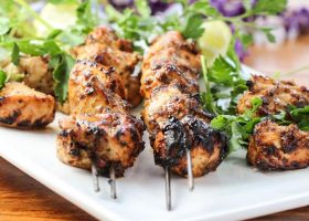 طريقة عمل أسياخ الدجاج المدخن