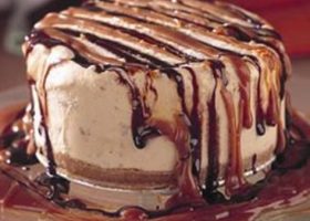 طريقة عمل كيكة الآيس كريم بالكراميل