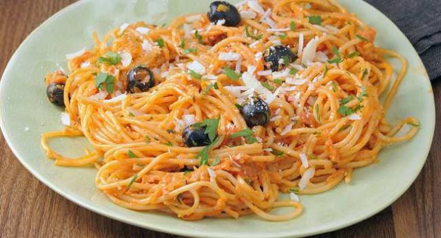 طريقة عمل مكرونة بالزيتون
