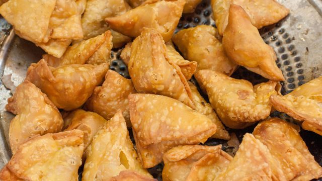 طريقة عمل سمبوسه بالخبز العربي