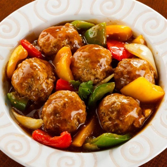 طريقة عمل كرات اللحم بالفلفل الملون