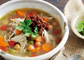 طريقة عمل شوربة الدجاج المغربية