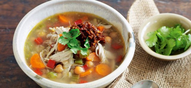 طريقة عمل شوربة الدجاج المغربية