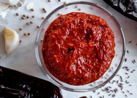 طريقة عمل هريسة الفلفل الأحمر الحار