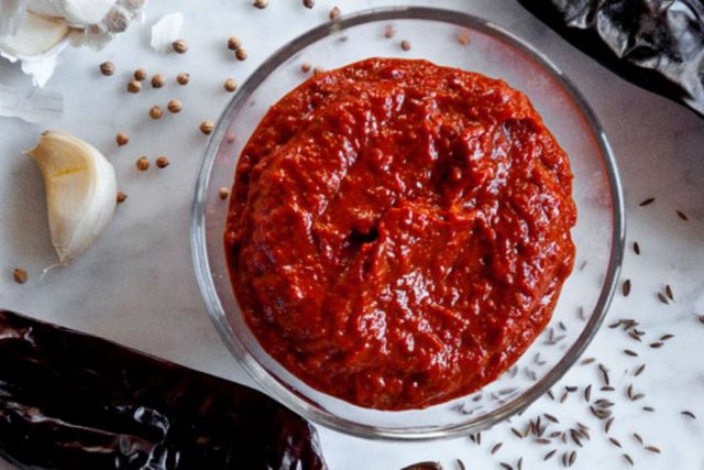 طريقة عمل هريسة الفلفل الأحمر الحار