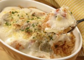 طريقة عمل طاجن الأرز بالجمبري بالبشاميل